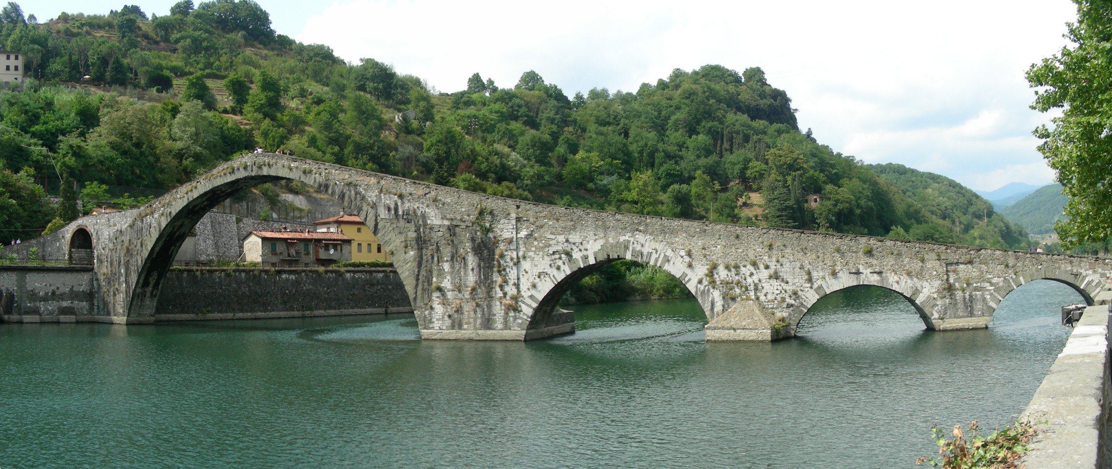 Ponte Del
                        Diavolo